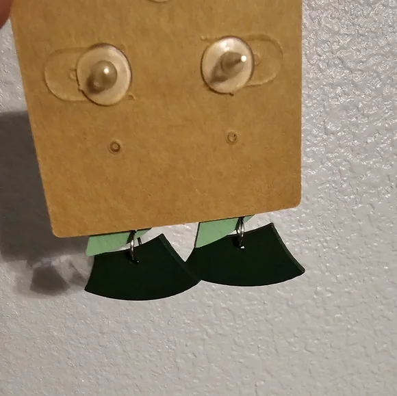 Festive Dangle Christmas Tree Tier Earrings NWOT - Picture 2 of 4